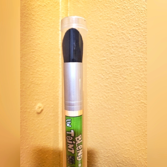 NEW The Balm Blend a Hand Tapered Foundation Makeup Brush - Picture 5 of 8